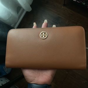 Tory Burch Robinson Hidden Zip Continental Wallet